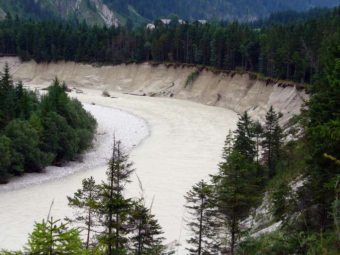 Hochwasser der Isar bei Fall während des Alpenhochwassers im August 2005