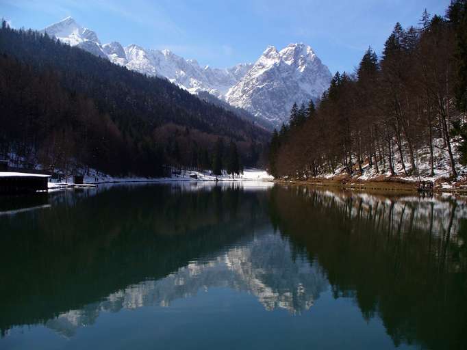 Riessersee mit Alpspitze (2.629m) und Zugspitze (2.964m)