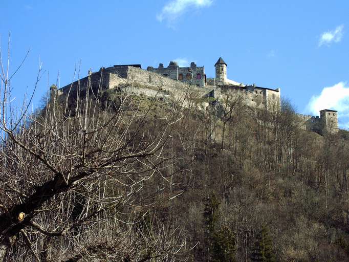 Rovine del Castello Landskron vicino a Villach