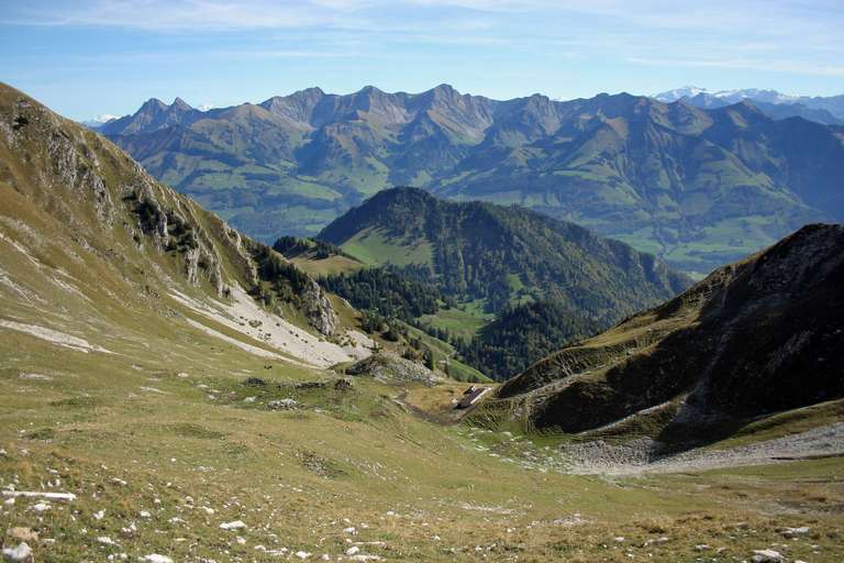 Blick vom Moléson (2.002m) auf Tsuatsaux d'en Haut in den Freiburger Voralpen