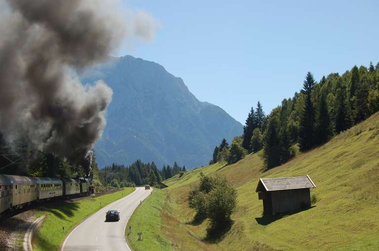 Karwendel-Dampf-Express vor Karwendel