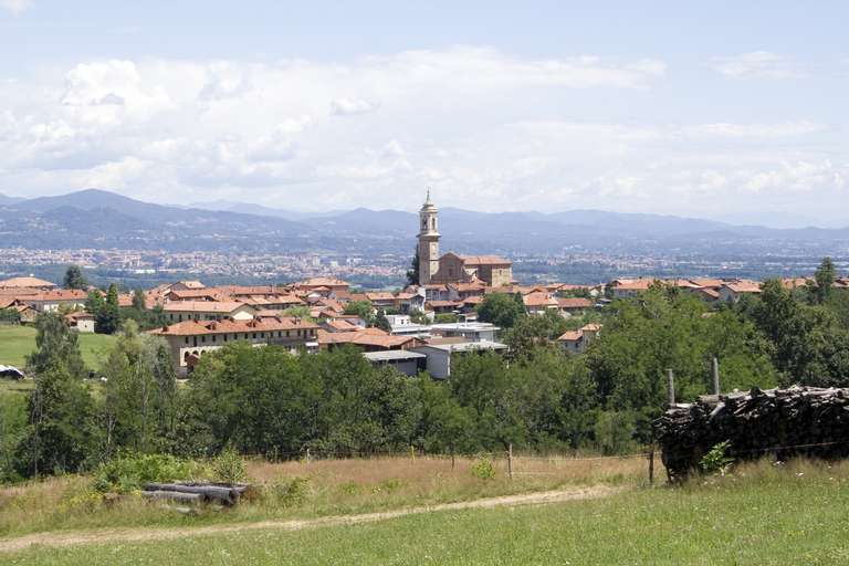 Zubiena, im Hintergrund der Hauptort Biella und die Biellesischen Voralpen