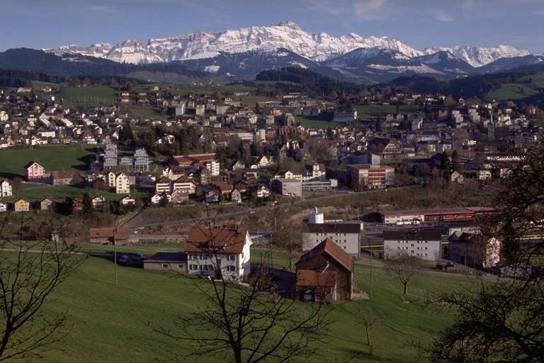 Herisau mit dem Alpsteinmassiv (Säntis 2.502m) 