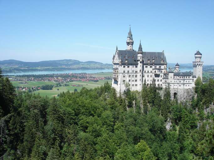 Schloss Neuschwanstein mit Forggensee und Bannwaldsee 