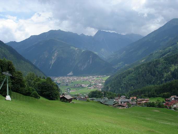 Blick von Finkenberg auf den Talkessel von Mayrhofen