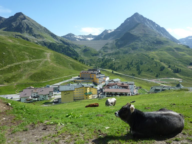 Kühtai, dahinter der Speicher Finstertal zwischen Neunerkogel (li. und Zwölferkogel