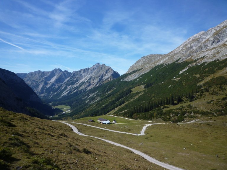 it:Karwendeltal talauswärts Blickrichtung Hochalm