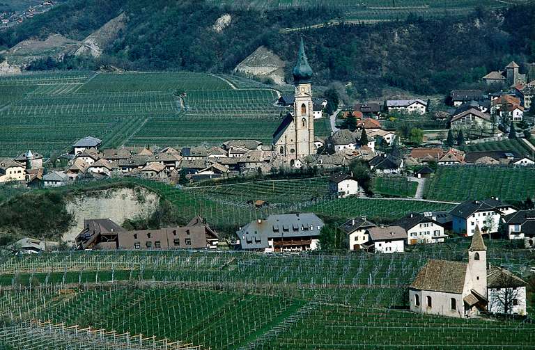 St. Pauls mit dem "Dom auf dem Lande", Eppan