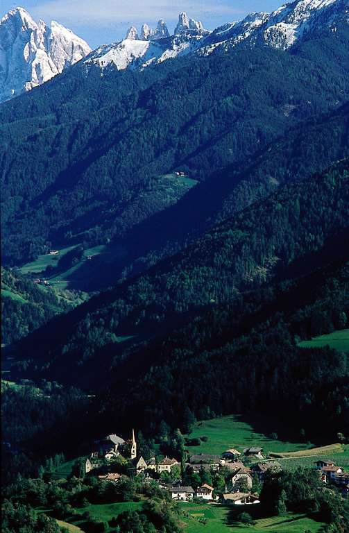 Frazione Gudon all'entrata di Val di Funes