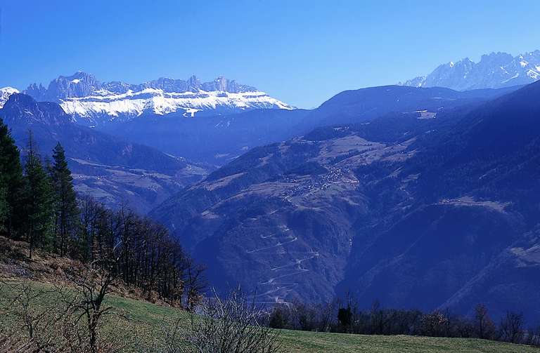 Frazione Collepietra davanti Sciliar e Catinaccio, Cornedo all'Isarco