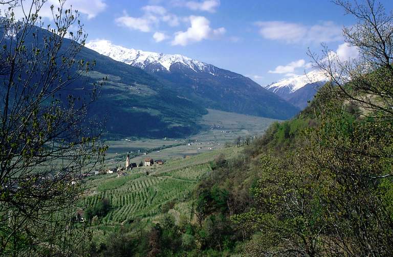 Castelbello-Ciardes sul versante soleggiato della Venosta 