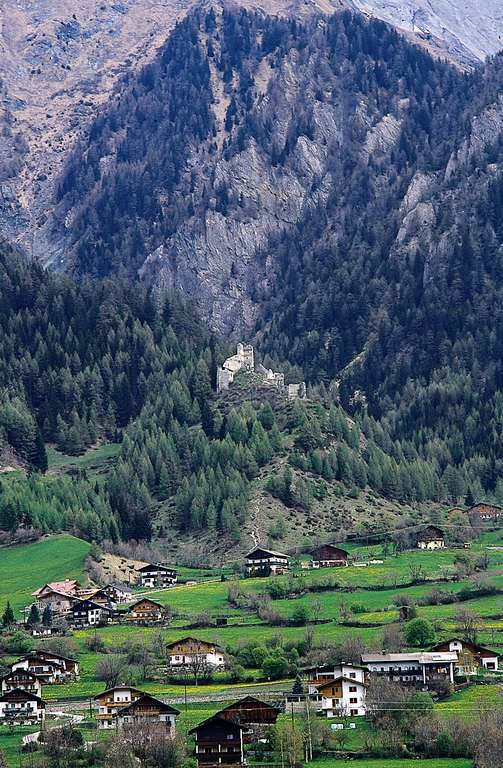 Ruin Rabenstein near Virgen