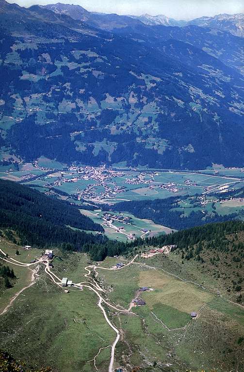 Vista dal Gerlosstein sui comuni di Hainzenberg, Zell am Ziller e Zellberg