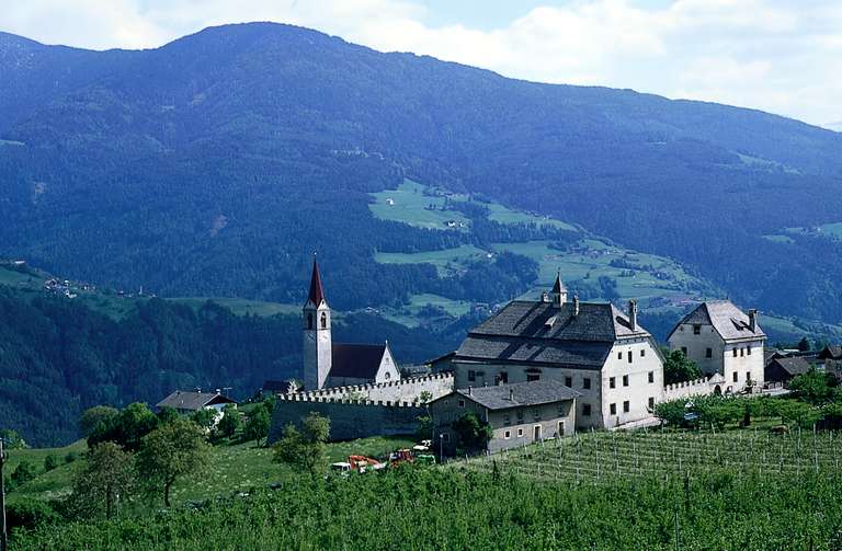 Feldthurns mit Schloss Velthurns