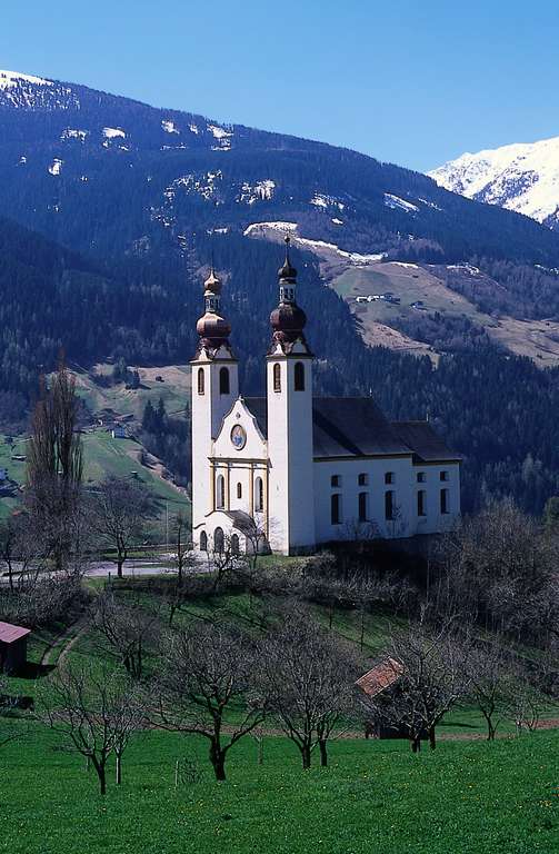 Die Barbarakirche in Fließ, der "Dom des Oberen Gerichts"