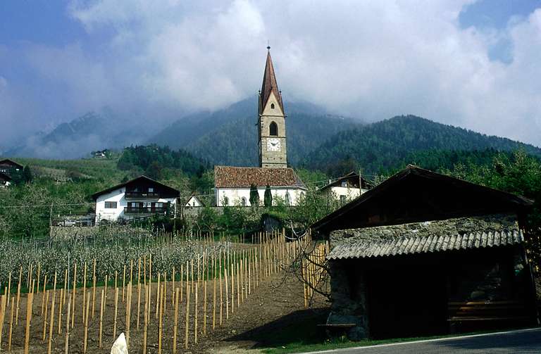 Caines, la chiesa parrocchiale