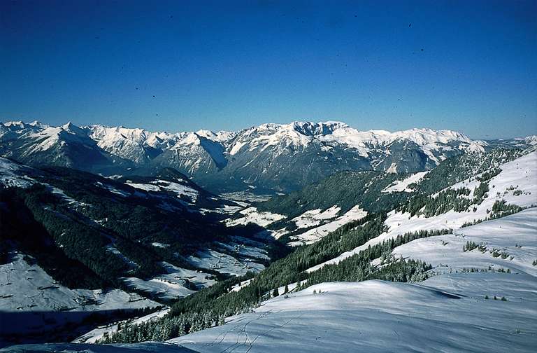 Blick ins Alpbachtal und auf das Rofangebirge