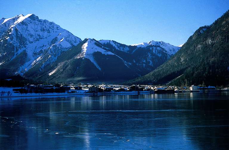 Blick über Achensee auf Pertisau