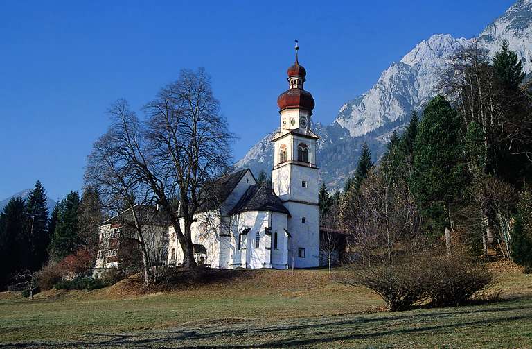 Gnadenwald, Kirche