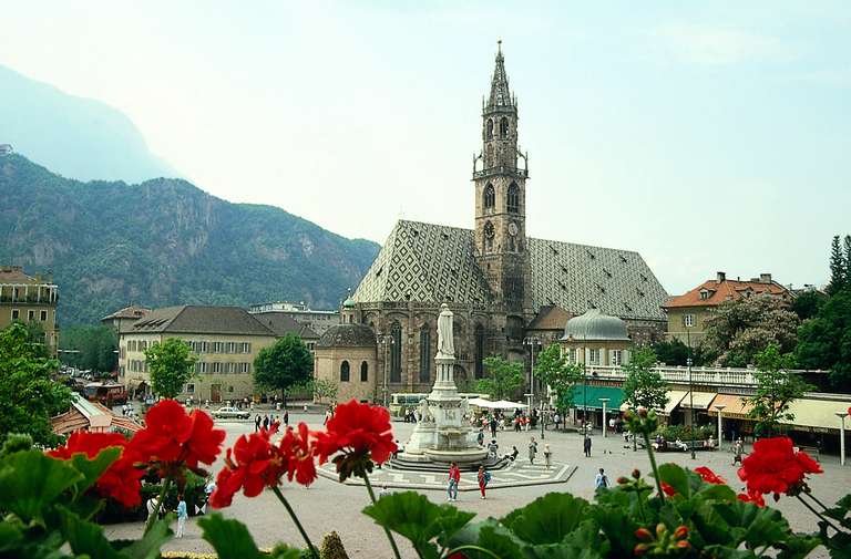 Bozen, Waltherplatz mit Domkirche