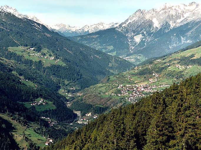 Blick auf Fließ auf der rechten Seite des Inn, gegenüber Nieder- und Hochgallmigg