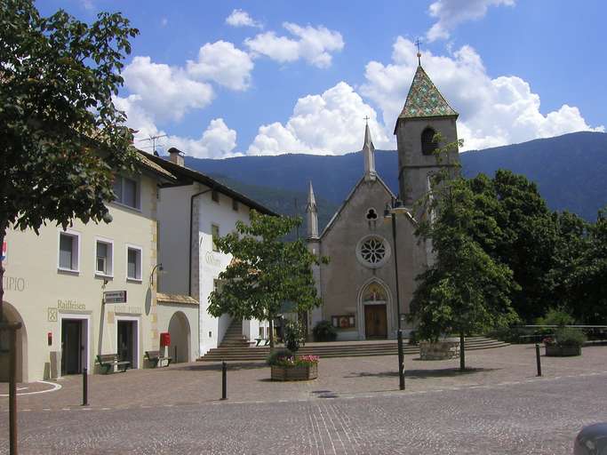 Cortina sulla strada del vino