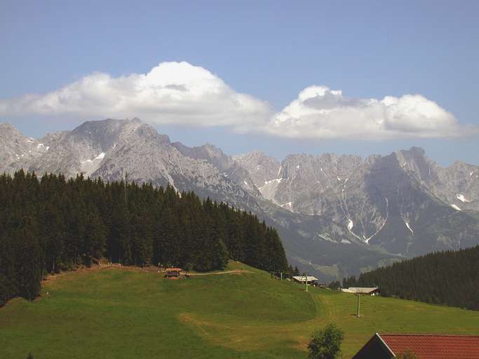 Blick über den Salvenberg auf den Wilden Kaiser