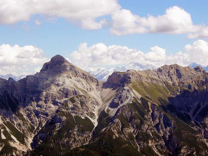 Serles mit Pinniskamm, dahinter Olperer