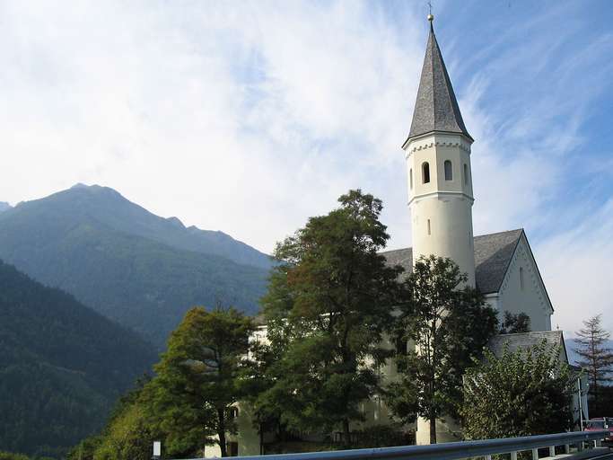 Chiesa Madonna di Lourdes, Lasa