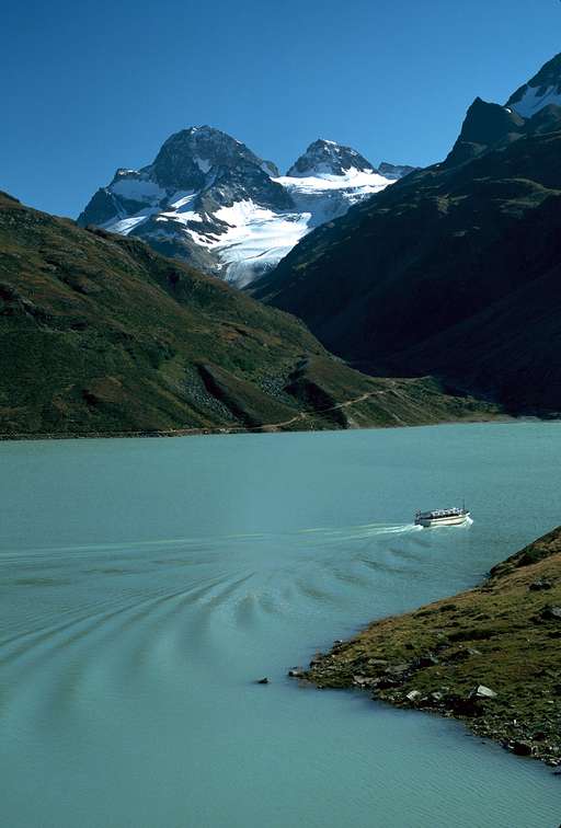 Silvretta See mit Blick auf Piz Buin und Ochsentalergletscher