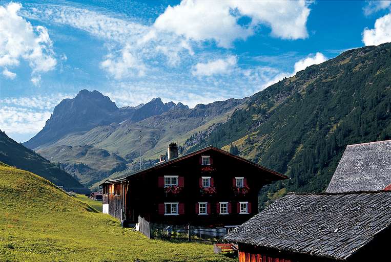 Walserhaus in Warth mit Widderstein (2.533m), Allgäuer Alpen