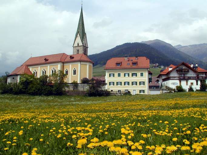 Chiesa e scuola di Terento