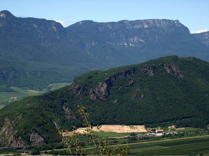 Monte di Mezzo e il crinale della Mendola