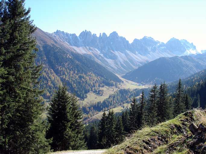 Senderstal mit Kemater Alm, Sonntagsköpfl und Kalkögel