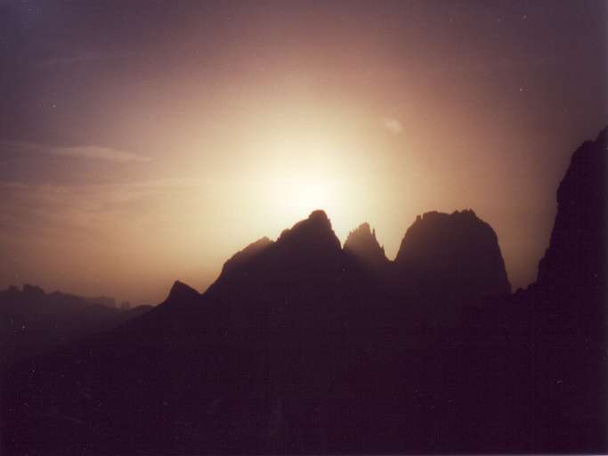 Langkofel (3179 m) von Osten bei Sonnenuntergang