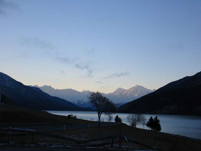 Reschensee bei Sonnenaufgang