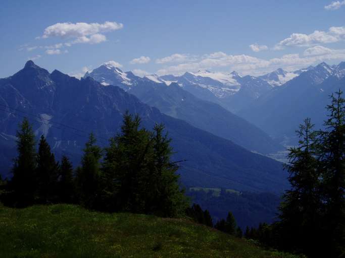 Von links: Serles (2718 m), Habicht (3277 m), Zuckerhütl (3505 m)