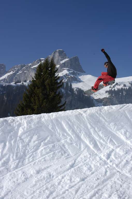 Snowboarder in Halfpipe