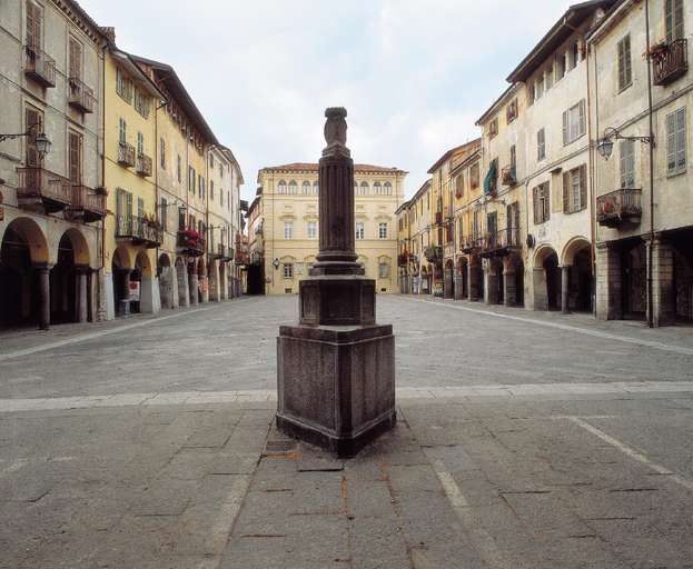 Piazza Cisterna - das Herz Biellas