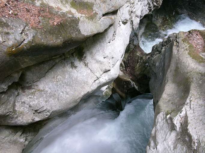 Cascata di "Gilfenklamm", Racines