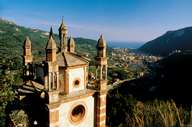 Chiesa "Nostra Signora del Loreto" e Commune di Perti (Foto: Foto Archivio Agenzia In Liguria)