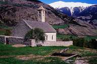 Foto: Malles Venosta, la chiesa San Vito sulla collina di Traces (Dr. Hans Gschnitzer)