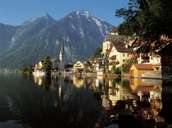 Hallstatt am Hallstätter See (Bild: Salzkammergut Tourismus-Marketing GmbH)